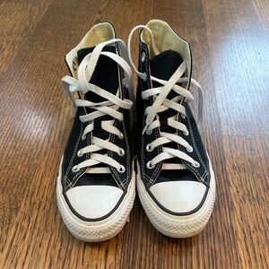 black converse high tops in women’s size 7/men’s size 5